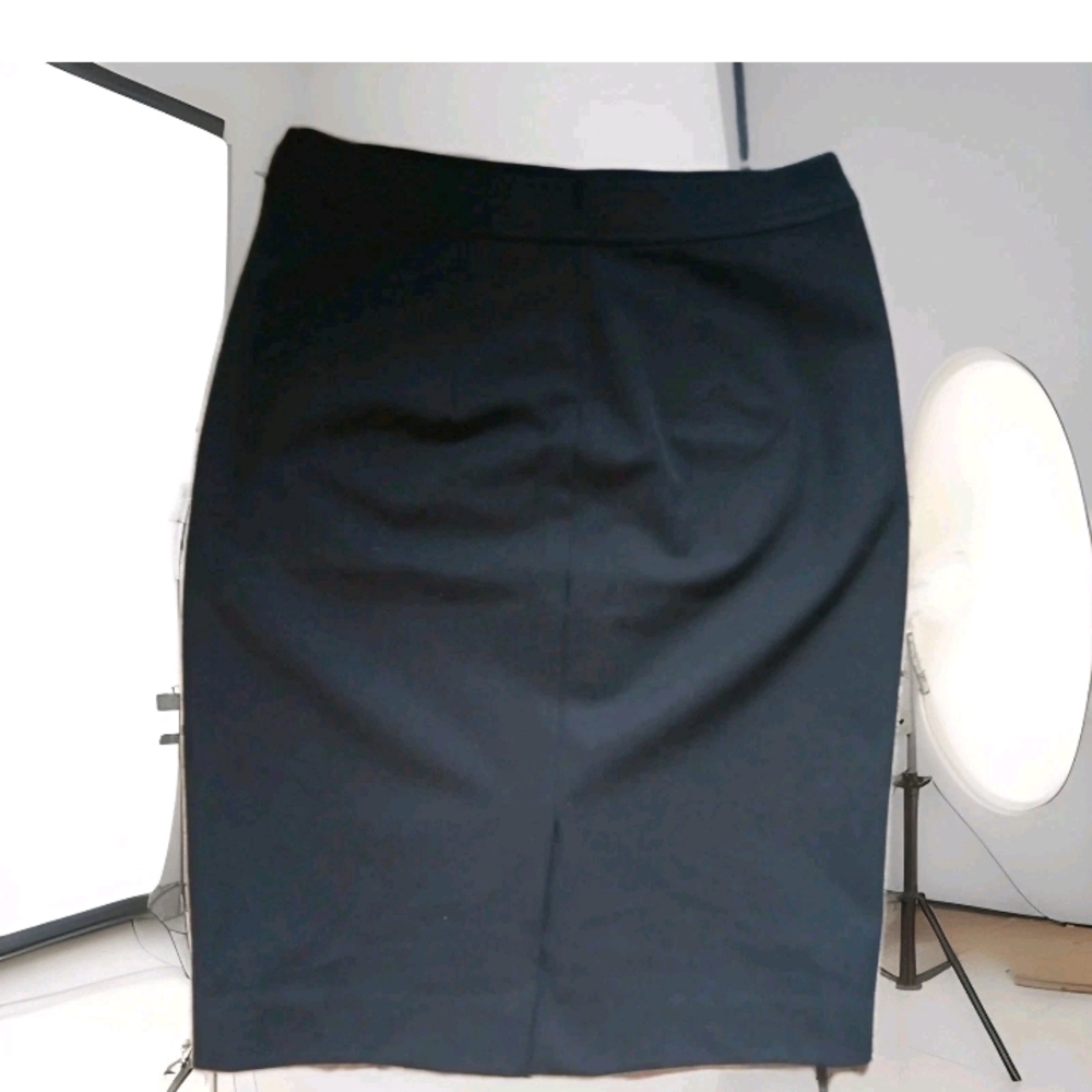 LOFT Size 0 Elegant Black Pencil Skirt